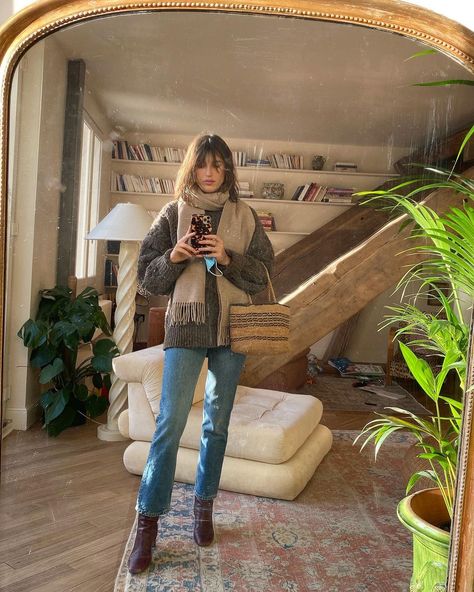 Jeanne Damas Style Winter, Jeanne Damas Winter, Jeane Damas, Jean Damas, Jeanne Damas Style, French Girl Fashion, Style Parisienne, Look Jean, Winter Fashion Outfits Casual