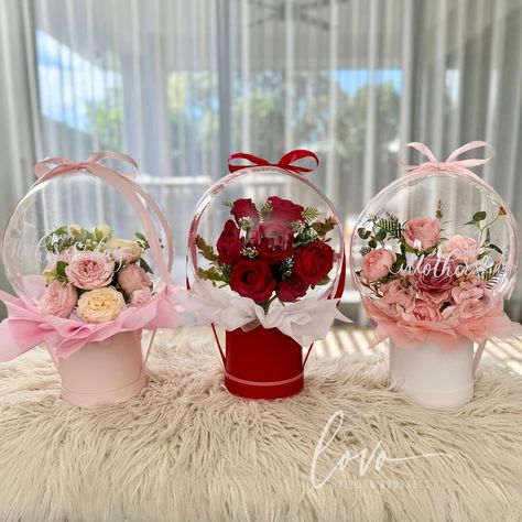 🌸 Make this Mother’s Day one she’ll never forget with our stunning collection of flower balloons and balloon hampers! Whether you want to send a cheerful bouquet of flowers inside a bubble balloon or a thoughtfully curated balloon hamper filled with flowers and chocolates, we’ve got you covered.🌸 Order now to ensure your Mother’s Day gift arrives on time! 🎈💕 . . . #Lovoballoonbouquets #lovoballoonsandgifts #lovoballoon #balloonbouquet #bubbleballoon #balloonhamper #flowerballoon boboballoon ... Flower Inside Balloon, Balloon Hamper, Flower Balloons, Chocolate Hampers, Bubble Balloons, Bouquet Ideas, Balloon Flowers, Bouquet Of Flowers, Balloon Bouquet