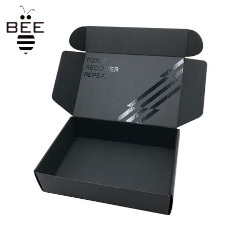 luxury black gift box/apparel packaging Black Mailer Box Packaging, Glove Packaging Design, Black Packaging Box Design, Luxury Apparel Packaging, Product Packaging Design Boxes, Black On Black Packaging, Custom Packaging Ideas Branding, Black Packaging Ideas, Black Box Packaging Design