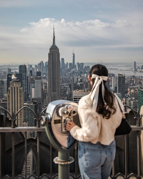 Is it even a trip to New York if you don’t head to an observation deck for those city views? It’s old school, but I always love popping up to @topoftherocknyc. The retro binoculars make for a great photo prop, and it looks out so perfectly over the Empire State Building. #newyorkcity #newyorknewyork #newyork_instagram #topoftherock #nycarchitecture #newyorkstateofmind #newyorkcityphotography #newyorktravel #newyorktrip #newyorkexplored #newyorkskyline #visitnewyork #visittheusa #sheisnotlost... Ny Astethic, Photos In New York Ideas, New York Photo Inspiration, Empire State Building Picture Ideas, New York City Picture Ideas, New York Picture Ideas Winter, New York City Aesthetic Outfit, Things To Do In New York, Empire State Building Observation Deck