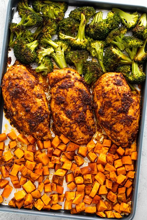 Broccoli Meal, Potatoes Broccoli, Gimme Delicious, Sheet Pan Dinners Recipes, Healthy Lunch Meal Prep, Dinner Meal Prep, Chicken Sweet Potato, Easy Healthy Meal Prep, Health Dinner