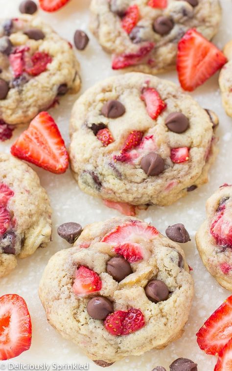 Strawberry Chocolate Chip, Strawberry Chocolate Chip Cookies, Coconut Dessert, Strawberry Cookies, Strawberry Chocolate, Strawberry Desserts, Best Cookie Recipes, Chocolate Strawberries, Strawberry Recipes