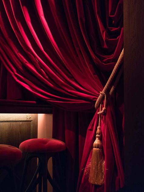 Red Velvet Curtains, Theatre Curtains, Red Curtains, Red Rooms, Velvet Curtains, Hotels Design, Red Aesthetic, Purple Aesthetic, Cabaret