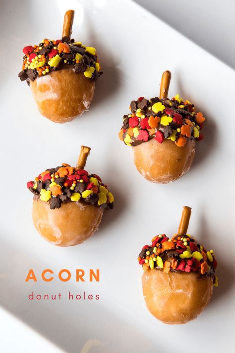 Acorn Doughnut Holes, Thanksgiving Desserts Decorative, Baking Ideas For Thanksgiving, Cute Thanksgiving Treats Food Ideas, Thanksgiving Cute Desserts, Cute Easy Thanksgiving Desserts, Fall Treat Table Ideas, Acorn Donut Holes, Cute Thanksgiving Recipes