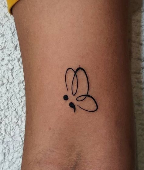 Butterfly Tattoo Meanings: Not Just A Beautiful Tattoo Miniature Tattoos, Wörter Tattoos, Butterfly Tattoo Meaning, Tato Henna, Tattoo Meanings, Small Butterfly Tattoo, Butterfly Tattoos For Women, Muster Tattoos, Petite Tattoos