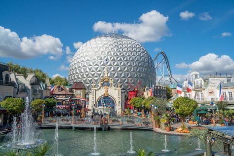 10 Family Friendly Alternatives to Disneyland Paris for you to consider Not everyone loves Disneyland Paris. It may be out of your price range or it may be too big and too overcrowded, so I regularly get asked for Disneyland Paris alternatives and what other theme parks in Europe we might recommend. So in no particular order, here are 10 Family Friendly Alternatives to Disneyland Paris that you may want to consider when trying to choose a theme park in Europe – with reviews from me or other fami Island Of Adventure, Best Amusement Parks, Universal Islands Of Adventure, Europa Park, Premium Hotel, Tivoli Gardens, Busch Gardens, Universal Studios Orlando, Parc D'attraction