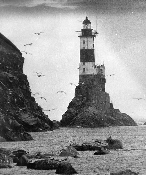 abandoned lighthouses  | Abandoned Russian Polar Nuclear Lighthouse. Final Romanticism Project? Rocky Cliff, Lighthouse Keeper, Lighthouse Pictures, Beautiful Lighthouse, Black And White Photograph, Beacon Of Light, Old Photo, In The Ocean, White Photo