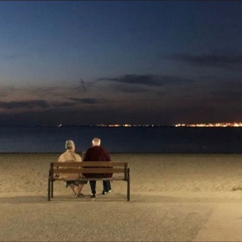 Grandpa Aesthetic, Old Couple In Love, Old People Love, Cute Old Couples, Scenery Photo, Grow Old Together, Growing Old Together, Grow Old, Old Couples