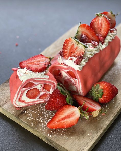 Pie, Strawberry Crepe Roll, Crepes Aesthetic, Crape Cake, Strawberry Crepe Cake, Strawberry Crepe, Crepe Cake Recipe, Strawberry Roll Cake, Strawberry Crepes