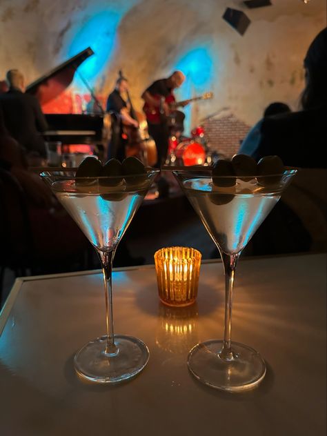 Pic Inspo Instagram, Ya Like Jazz?, Jazz Bar, Nyc Bars, Clubbing Aesthetic, Inspo Instagram, Classy Girl, Dirty Martini, Jazz Club