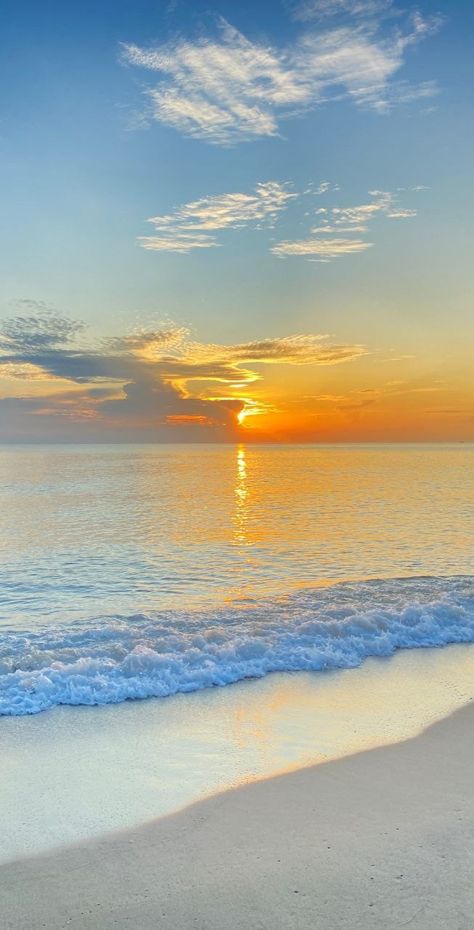 Beautiful Sea Pictures, Sunset Beach Landscape, Maldives Sunset, Beautiful Sunset Pictures, Sea And Sunset, Beach Wall Collage, Beautiful Beach Pictures, Beautiful Ocean Pictures, Summer Scenes