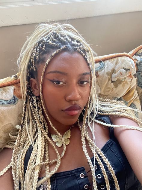 Blonde box braids Blonde Box Braids On Black Hair, Blonde Braids On Brown Skin, Blonde Braids Brown Skin, Blonde Small Box Braids, Medium Blonde Box Braids, Blond Box Braids Dark Skin, Blonde Short Braids, Bleach Blonde Braids, Platinum Blonde Knotless Braids