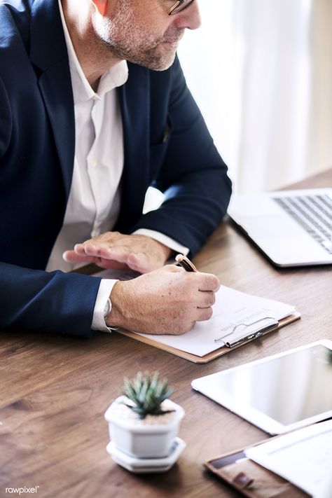 White business man working in the office | free image by rawpixel.com Business Man Photography, Working In Office, Personal Branding Inspiration, Lifestyle Headshots, Workplace Office, Photography Office, Business Portrait Photography, Man Working, Business Pictures