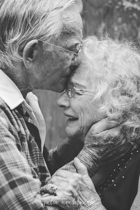 Old Couple In Love, Cute Old Couples, Vieux Couples, Image Couple, Drømme Liv, Older Couples, Elderly Couples, Growing Old Together, Old Couples