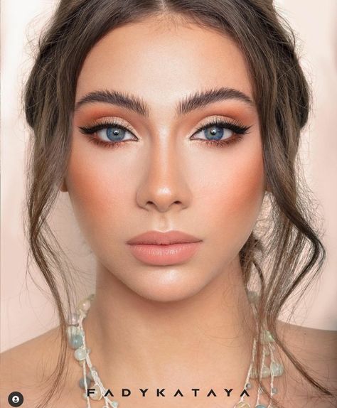 24 Beautiful Soft Romantic Makeup Looks To Copy - The Glossychic Messy Makeup Aesthetic, Easy Party Makeup, Romantic Makeup Looks, Soft Romantic Makeup, Bohemian Makeup, Messy Makeup, Soft Bridal Makeup, Timeless Makeup, Beach Wedding Makeup