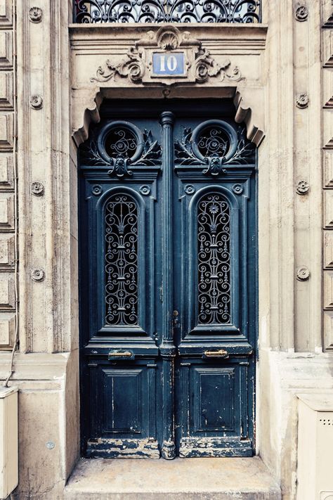 This original fine art photography print features beautiful doors in Paris, France. Browse more door photography here: http://etsy.me/doorphotos TITLE: Paris Doors - No. 10 MEDIUM: Fine art print (unframed) FINISH: Matte (Luster) ORIENTATION: Vertical (Portrait) ☝Use the drop-down list to select a size. ➡ Fine art photographs are printed by a professional lab on premium acid-free, photographic paper using archival inks that resist fading for 100+ years. ➡ Open edition prints are sold unmatted, u Paris Doors, Elegant Entrance, Doors Bedroom, Paris Door, Door Photography, Photograph Wall, Gorgeous Doors, Vintage Doors, Cool Doors