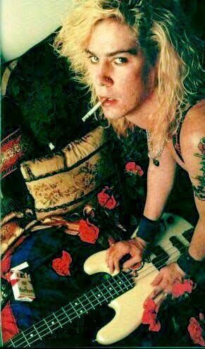 Psychobilly, Roses, Duff Mckagan, Axl Rose, Christmas Pictures, Bass, We Heart It, Lost