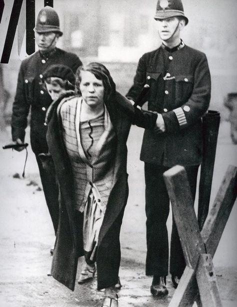 This woman protester was arrested during a protest march. This shows the heart and spirit these women had towards this cause. They sacrificed their bodies and life to fight for their rights. This woman was one of the hundreds arrested. Suffragette Movement, Suffrage Movement, Women Rights, Feminist Movement, Brave Women, Great Women, Photos Of Women, Women In History, Womens Rights