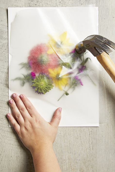 How To Paint With Flowers, Pressing Flowers Onto Fabric, Flower Pressing On Paper, Transfer Flowers To Paper, Diy Love Painting, Flower Smashing Fabric, Pound Flower Art, Smash Flower Art, How To Dry Moss