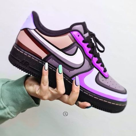 Shoes Painting Ideas Air Force, Nike Jordan Custom, Diy Air Force 1 Design, Custom Airforce 1s, Customized Forces, Sneakers Design Art, Painted Sneakers Ideas, Nike Air Force Design, Shoe Customization Ideas