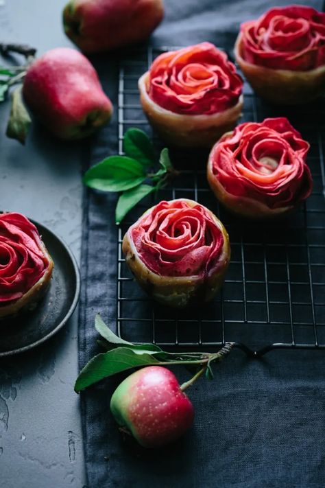 Apple Roses Puff Pastry, Western Desserts, Apple Rose Tart, Savory Apple Recipes, Apple Tarts, Apple Pastry, Rose Apple, Apple Rose, Cheese Puff Pastry