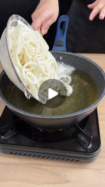 Super Recipes on Instagram: "This is how you make dry, crispy onions.  #crispy #onions" Fried Onions Recipe, Onion Appetizers, Blooming Onion Recipes, Blooming Onion, Super Recipes, Tasty Videos, Crispy Onions, Delicious Vegetables, Onion Recipes