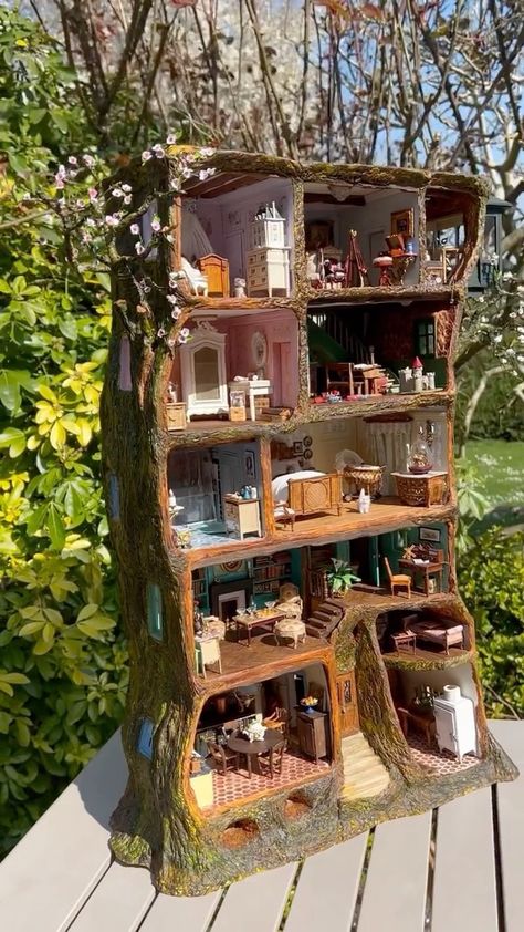 Fairy Dollhouse Ideas, Fairy Garden Dollhouse, Handmade Dollhouse Furniture, Diy Fairy House Furniture, Cute Dollhouse Miniatures, Handmade Barbie House, Minatures House, Dollhouses And Miniatures, Borrowers Aesthetic