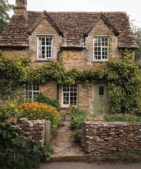 Small British Cottage, Stone Cottage With Porch, Nordic Cottage Exterior, English Village Cottages, British Cottage English Countryside, English Village House, Cottages Scotland, British Cottage, Countryside Cottage