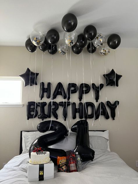 Welcome Home Bedroom Surprise, Men’s Birthday Decor Simple, Birthday Decor Husband, Decorated Hotel Room For Boyfriend, Decorated Hotel Room For Birthday, Boyfriend Birthday Ideas Gift Presents, Birthday Set Up Ideas For Him, Birthday Room Surprise, Boyfriends Birthday Ideas