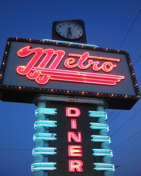 Metro Diner Neon Sign Closeup, via Flickr. Old Diner Signs, Diner Signage, American Motel, American Neon, Classic American Diner, Retro Americana, Diner Aesthetic, Branding Guide, Vintage Signage