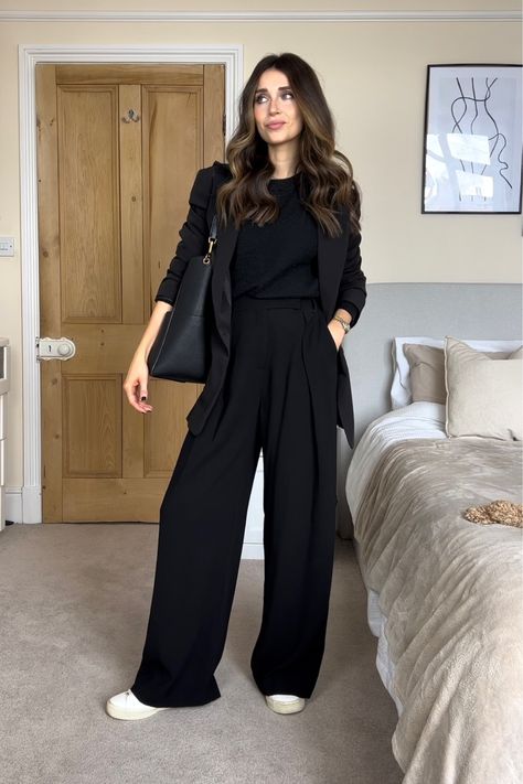 Black Wide Leg Trousers Outfit, Black Dress Pants Outfits, Black Wide Leg Pants Outfit, Black Tshirt Outfit, Wide Leg Trousers Outfit, White Tshirt Outfit, Pant Outfits For Women, Wide Leg Outfit, Pants Outfit Work