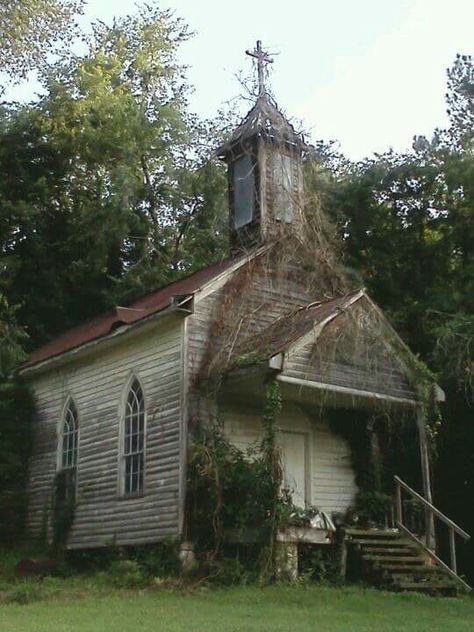 Country - abandoned ~ church in Peak, Sc. Abandoned Churches, Abandoned Mansions, Louisiana Bayou, Old Country Churches, Abandoned Church, Old Churches, Country Church, Church Building, Sacred Places