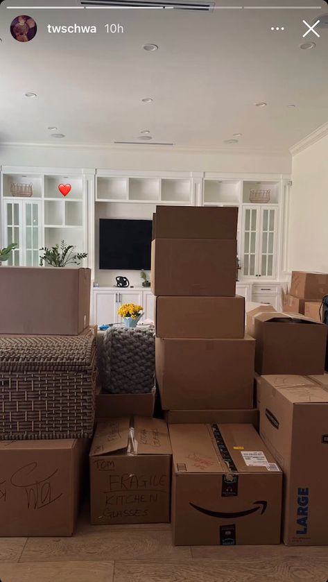 Tom Schwartz Shares Photo of Boxes Before Moving Out of Home Tom Schwartz, Katie Maloney, Moving Out Of Home, Vision Board Photos, Vision Board Pictures, Dream Vision Board, Moving Home, Life Vision Board, Divorce And Kids