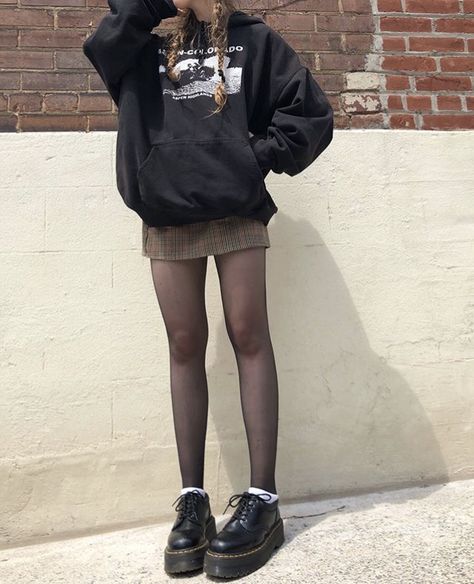 Doc Martens 8053 Outfit, Grudge Outfits, Riot Grrrl Fashion, Peony Aesthetic, Dr Martens Outfit, Doc Martens Outfit, Street Outfits, Aesthetic Streetwear, Style Y2k