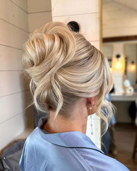 The Piled High Twist is still my most asked for style heading into peak wedding season 2024 and I couldn’t be happier 🙌🏻 @vintageveils | Instagram Front View Of Updos, Twisted Bridal Updo, Bridal Updo Twist, Medium Hair Length Updos For Wedding, Updo With Pieces Hanging, Midi Updo Hairstyles, Updo High Bun Wedding, Wedding Updo Shoulder Length Hair, Bridesmaid Hairstyles Spaghetti Strap