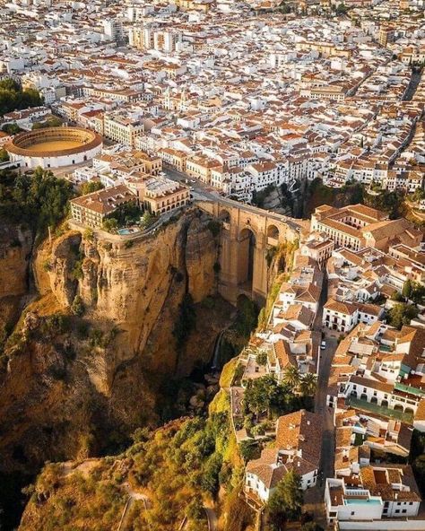 Ronda, Spain Andalusia, Elba, Ronda Spain, Voyage Europe, Beautiful Places To Travel, Spain Travel, Beautiful Places To Visit, Places Around The World, Most Beautiful Places