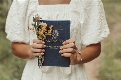 Book Of Mormon Photography, Lds Mission Photoshoot, Lds Mission Pictures Sister Missionaries, Missionary Pictures Lds, Lds Mission Pictures, Missionary Photoshoot Sister, Mission Pictures Sister Missionaries, Sister Missionary Packing List, Lds Missionary Pictures