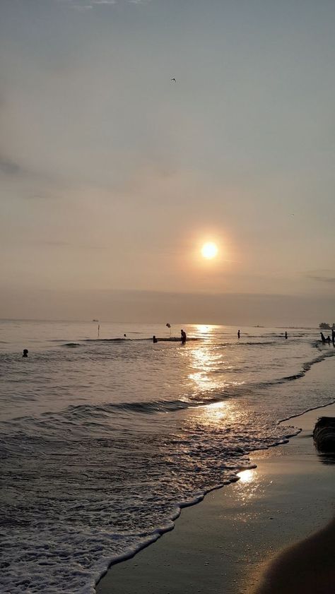 View Pantai, Wallpaper Bagus, Wallpaper Pantai, Pantai Aesthetic, Boy Material, Seni Pop, Kartu Doa, Sunrise Beach, Sunset Beach