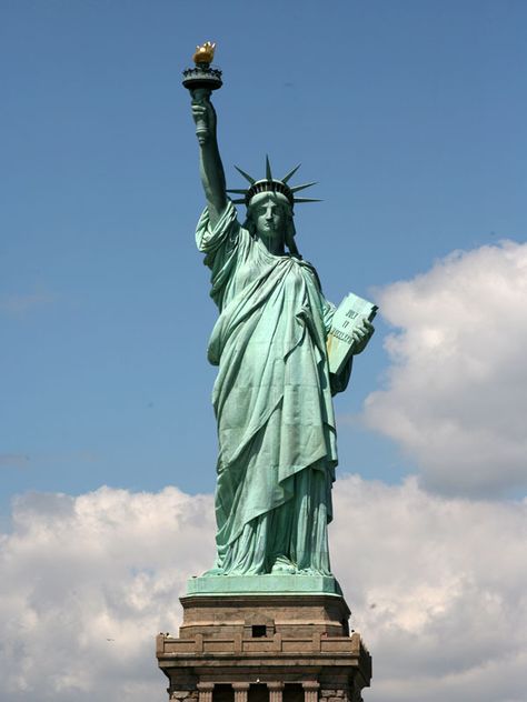 There are some landmarks around the world that almost everyone knows about, like the Statue of Liberty, the Eiffel tower in Paris, the Pyramids of Giza and many more. Here are the 100 most famous landmarks around the world. Black Statue Of Liberty, تمثال الحرية, Patung Liberty, Liberty Statue, Wednesday 13, Liberty New York, Liberty Island, The Statue Of Liberty, Lady Liberty