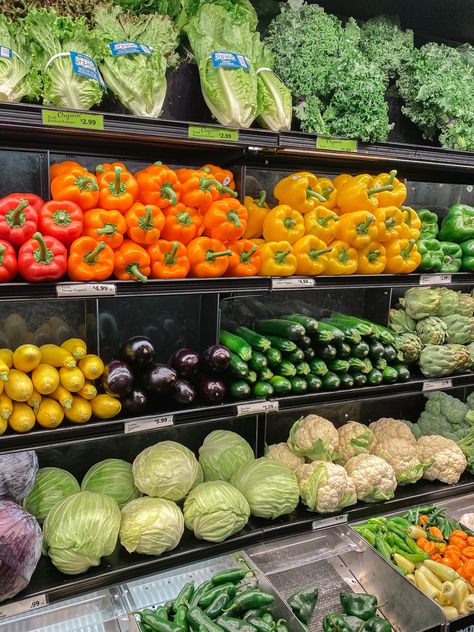 Essen, Grocery Aesthetic, Rainbow Veggies, Healthy Groceries, Think Food, Healthy Lifestyle Inspiration, Healthy Fruits, Fruit And Veg, Grocery Shop