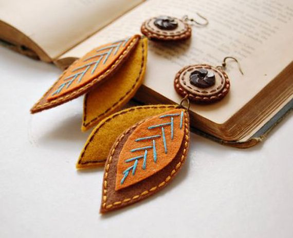 Felt Jewellery Ideas, Diy Felt Earrings, Felt Jewelry Diy, Embroidered Earrings Diy, Earring Design Ideas, Felt Jewellery, Felt Earrings, Felt Ornaments Diy, Felt Leaf