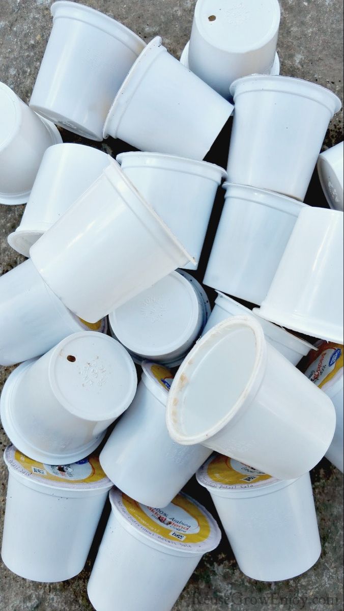 many white cups are stacked on top of each other in the middle of a pile