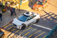 Man arrested after failed theft of self-driving taxi in LA