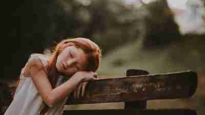 Girl showing signs of inattentive ADHD