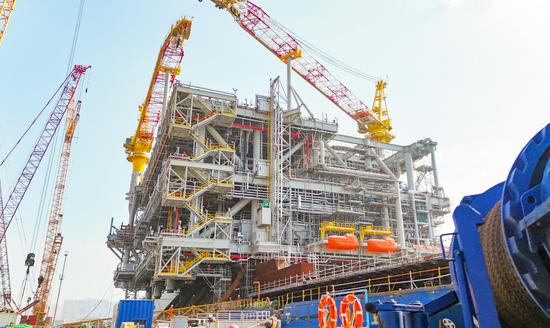 World's largest offshore oil platform delivered to Saudi Arabia 