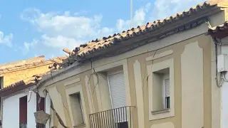 Aspecto que presentaba este lunes la vivienda en Sena después de sufrir el derrumbe del tejado.