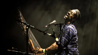 El artista es un faro de la nueva generación de músicos tradicionales africanos.