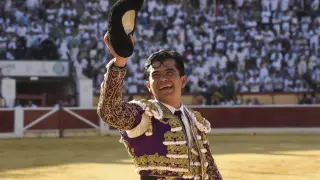 Joselito Adame recibiendo la ovación del público en Huesca.