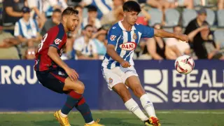 Javi Hernández participó en el partido que el Huesca disputó ante el Espanyol en pretemporada.