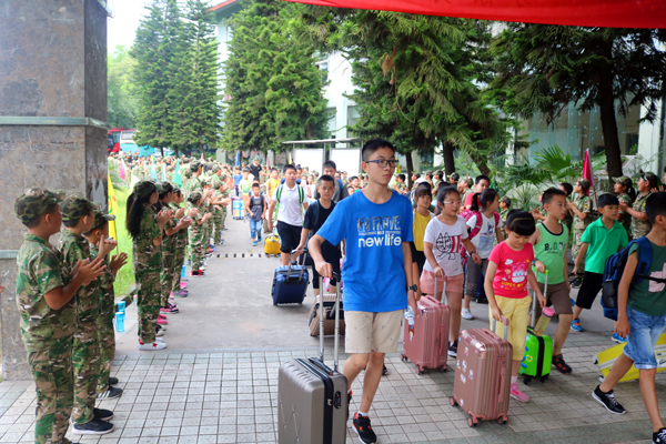 杭州军事夏令营，学会感恩之心